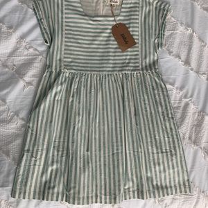 Listicle mint and cream linen blouse